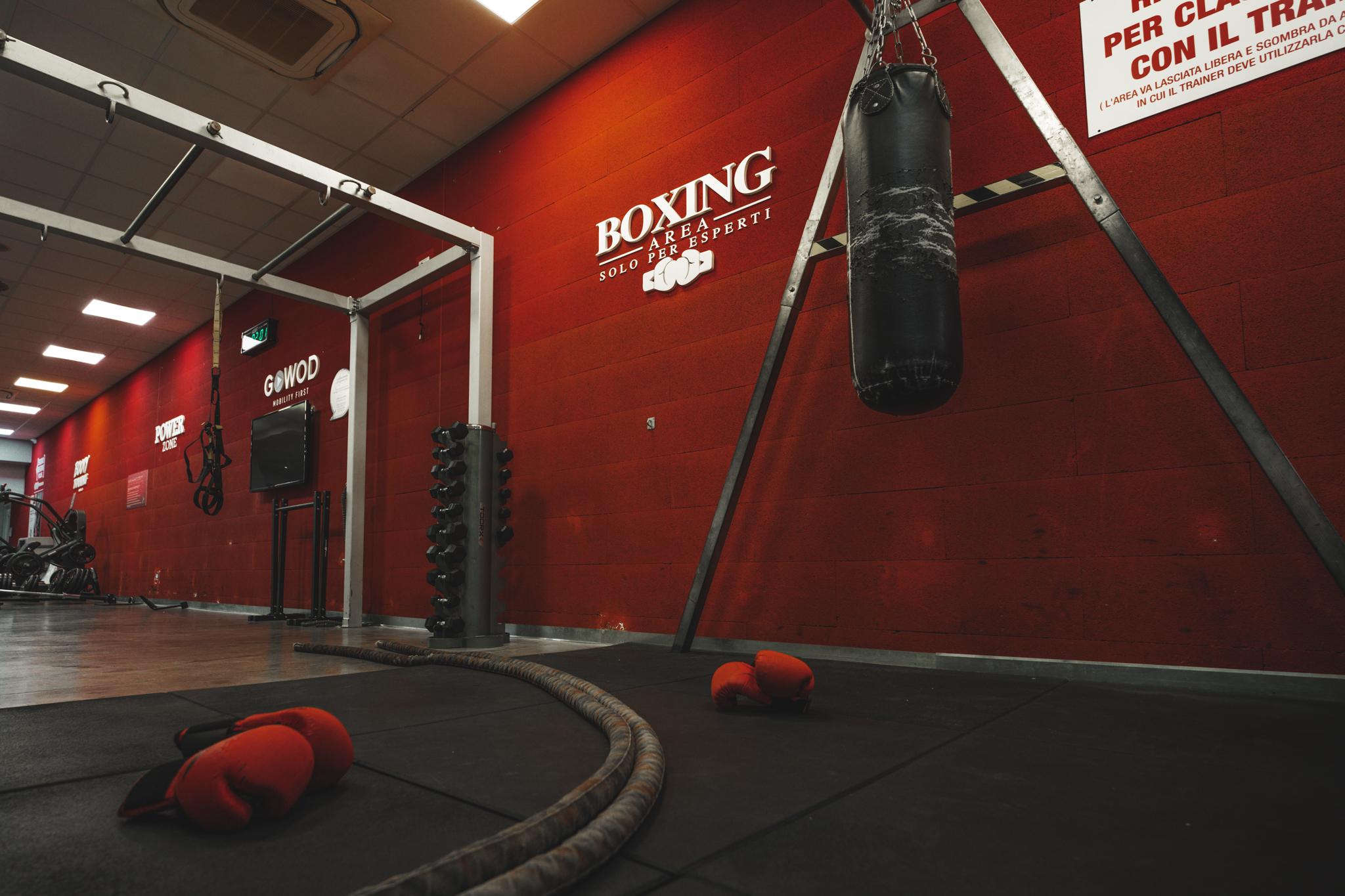 Lezione di pump in sala corsi fitness